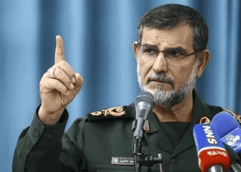 سردار تنگسیری: ۲ پایگاه‌ آمریکایی – صهیونیستی را درهم کوبیدیم / این پایگاه‌ها مبدأ تهاجم به جزایر ایرانی بود