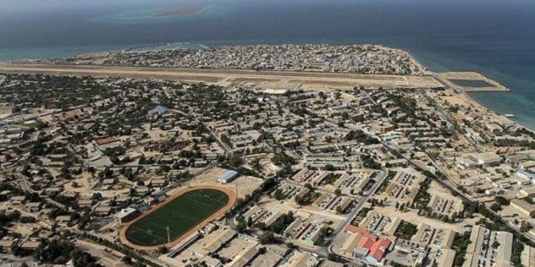 مدیر مستعفی دولت ترامپ: اعزام نیروهای آمریکایی به خارک، به منزله دادنِ گروهی گروگان به ایران است / ایران می‌تواند آن جزیره را با پهپاد و موشک گلوله‌باران کند