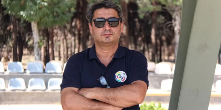 افسری:ما ورزشکاران همچنان به عهد خود وفادار هستیم و پرچم را زمین نخواهیم گذاشت