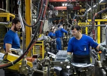هیچ کمبود مواد اولیه ای در بخش صنعت وجود ندارد