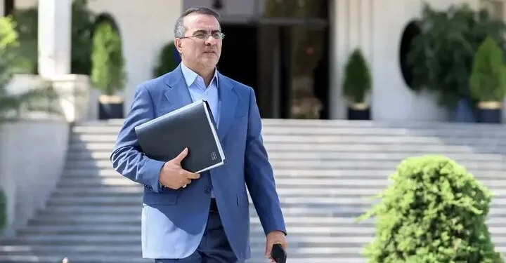 کارگزاران دولت سنگر خدمت را رها نخواهند کرد