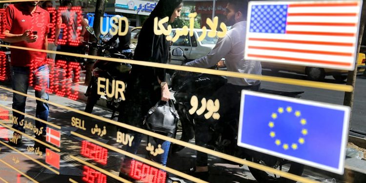 سقوط ارزش ریال در سایه آتش‌بس شکننده؛ مردم ایران درباره گرانی‌ها چه می‌گویند؟