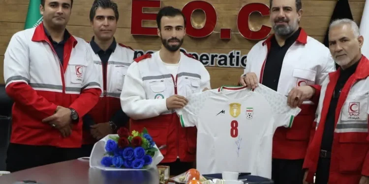مرد سال فوتسال آسیا در لباس هلال احمر