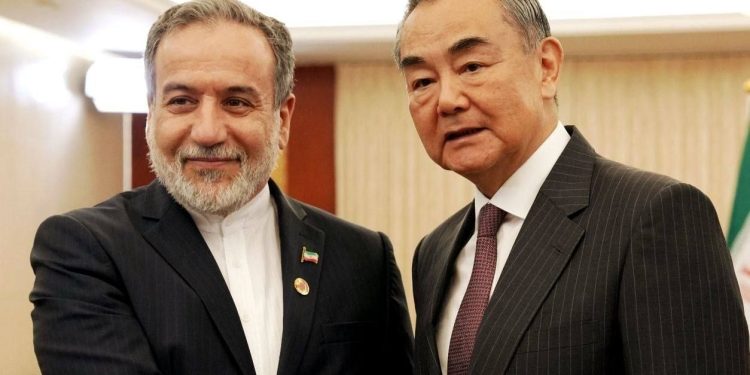 گفتگوی عراقچی و وزیر خارجه چین درباره روند مذاکرات ایران و آمریکا در اسلام‌آباد