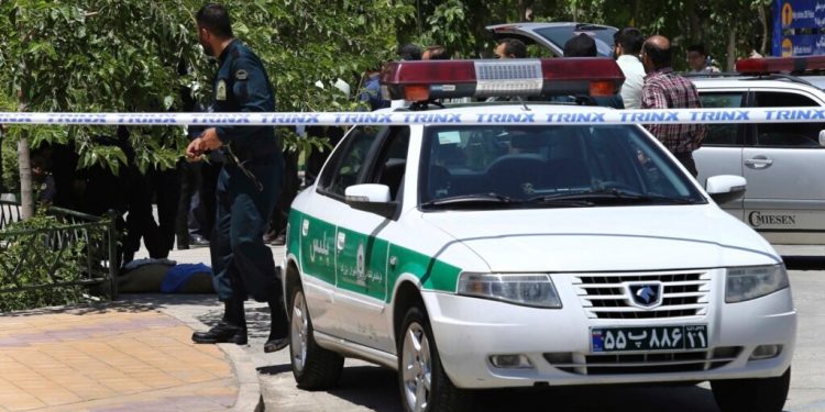 پلیس سیستان و بلوچستان: تیراندازی افرادی مسلح به سمت کارکنان گشت پلیس یگان امداد سراوان؛ ۳ تن از مدافعان امنیت شهید شدند
