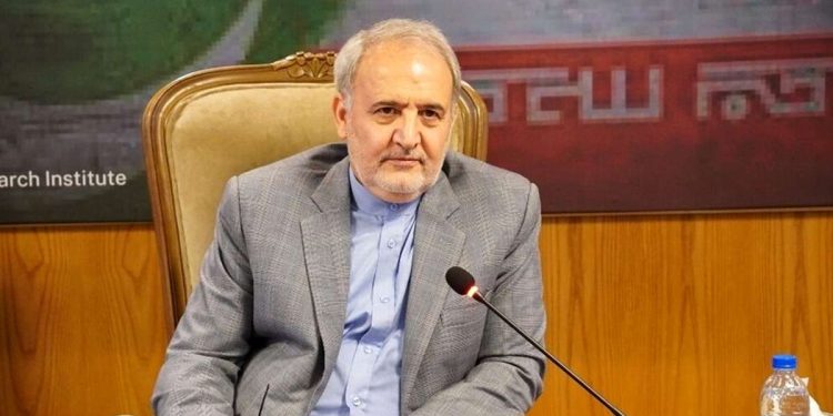 سفیر ایران در پاکستان: تا زمانی که محاصره دریایی باقی بماند، خطوط اختلاف با امریکا نیز باقی خواهند ماند / شما نمی‌توانید محاصره خود را دوچندان کنید و با سخنرانی‌های پرطمطراق قدم بزنید و وانمود کنید که در حال پیگیری «دیپلماسی» هستید
