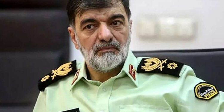 سردار رادان: در عملیات اصفهان اسناد بسیار مهمی از تجهیزات باقی مانده دشمن به دست آمده که متخصصان ما در حال رمزگشایی از آنها هستند