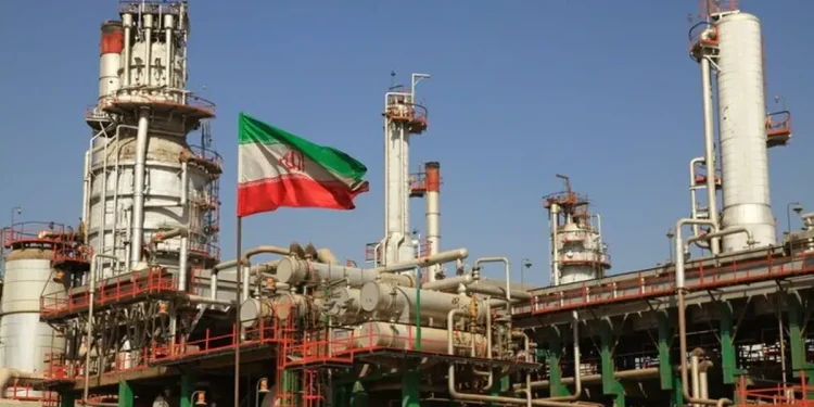زیرساخت‌های توسعه‌یافته و ظرفیت‌های داخلی مانع توقف اقتصاد ایران در شرایط جنگی می‌شود