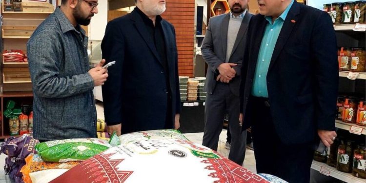 استاندار تهران از روند توزیع کالاهای اساسی در فروشگاه شهروند بازدید کرد
