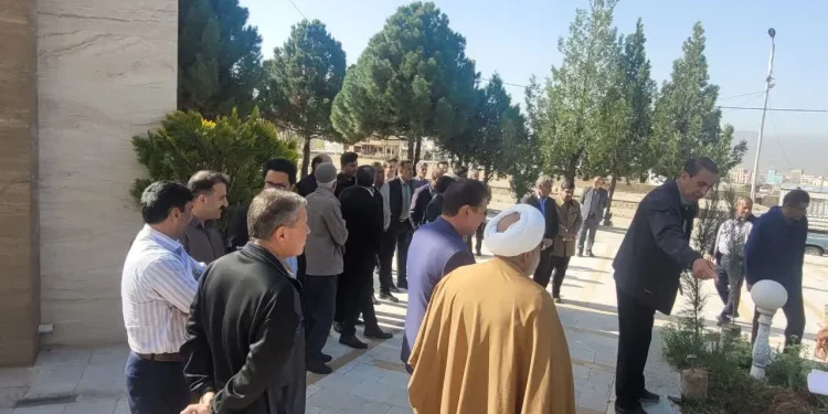 غرس نهال در دانشگاه آزاد اسلامی استان کهگیلویه و بویراحمد به نیابت از شهدای جنگ رمضان