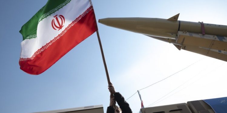 واکنش قاطع یک منبع نظامی ایرانی به تهدیدهای منتسب به امارات: دست از پا خطا نکنید