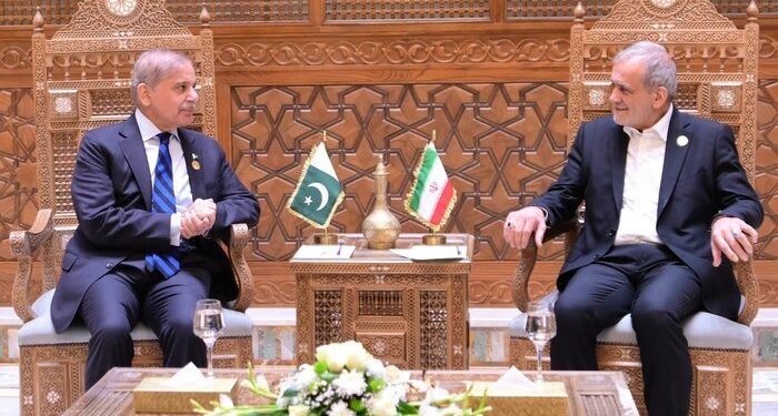 تماس تلفنی رئیس جمهور ایران و نخست وزیر پاکستان؛قدردانی پزشکیان از نقش پاکستان در پیشبرد ابتکارات دیپلماتیک