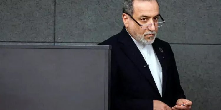 عراقچی: مذاکرات در حال پیشرفت است؛ آمریکا باید هوشیار باشد که توسط بدخواهان دوباره به باتلاق کشیده نشود