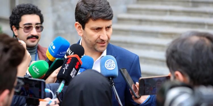 وزیر ارتباطات: محدودیت دسترسی به اینترنت به واسطه شرایط جنگی در کشور است؛ دولت تلاش دارد تا از این شرایط سریع‌تر عبور کنیم / رفع مشکل اینترنت کشور برای قوه عاقله و مدیران ارشد نظام یک باور و نیاز است