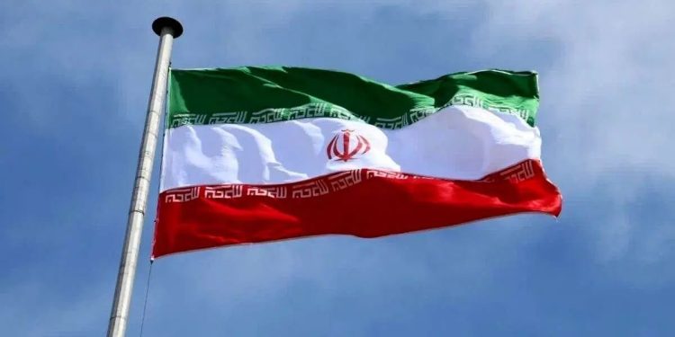 سخنگوی وزارت خارجه: با عمان برای تدوین ساز و کار جدید تنگه هرمز، در حال مذاکره هستیم/ رفت و آمد‌های فراوانی بین رژیم صهیونیستی و برخی کشور‌های منطقه وجود دارد که از دید ما مخفی نبوده؛ کشور‌ها به شمول امارات باید از اتفاقات دو سه ماه اخیر درس بگیرند/ در تماس مستمر با عربستان و قطر هستیم/ باید زخم‌های به وجود آمده میان ما و کشورهای منطقه، ترمیم شود