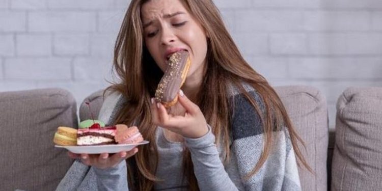 چرا استرس باعث پرخوری می‌شود؟/ غذا یا ابزار بقا؟/ فلسفه «پرخوری عصبی» چیست؟