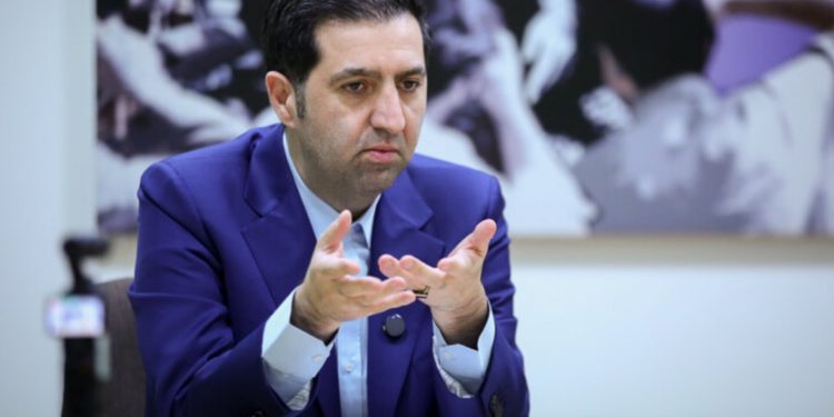 فعال اصولگرا: تندروها به «تخریب سنگر به سنگر» روی آورده‌اند/ پیش‌تر شاهد حمله به نیروهای نظامی و دفتر رهبری بودیم و حالا نوبت «شعام» رسیده/ به خلاف می‌گویند شورا اختیارات رهبری را گرفته، در حالی که مصوبات شورا بدون تأیید رهبری قابلیت اجرا ندارد