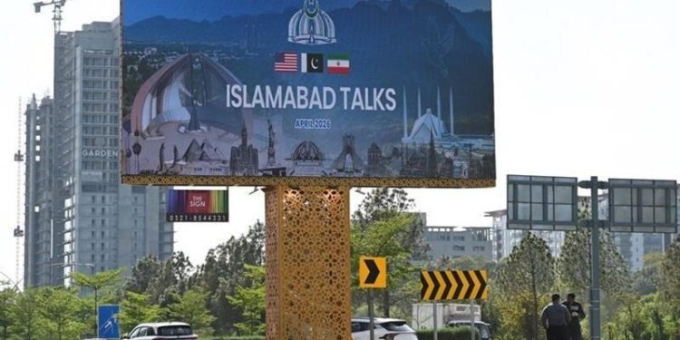 روزنامهنگار آمریکایی: هیچ توافقی درباره «مسئله هستهای» وجود ندارد/ ایران و آمریکا بر «پایان دادن به جنگ و مسئله هرمز» متمرکز هستند