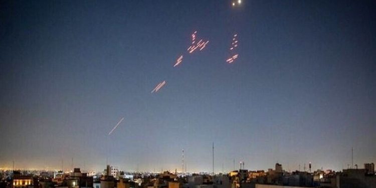 مهر: شنیده شدن صدای فعالیت پدافند در محدوده جزیره قشم