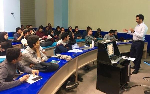 دو ماه گذشت؛ اعضای هیئت علمی ریالی اضافه دریافت نکردند / استادان دانشگاه هم چوب را خوردند هم پیاز را
