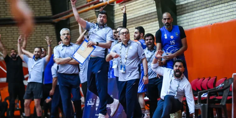 خیال آسوده آبی‌ها با یک شلیک بی‌نقص:/ سه امتیاز، قهرمانی و انفجار نیمکت استقلال(عکس)