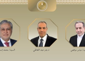 گفت‌وگوی تلفنی وزیر خارجه مصر با همتای پاکستانی و ایرانی خود