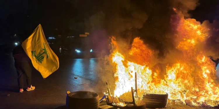 شب ناآرام بیروت در پی خشم طرفداران حزب الله از توافق لبنان و اسرائیل