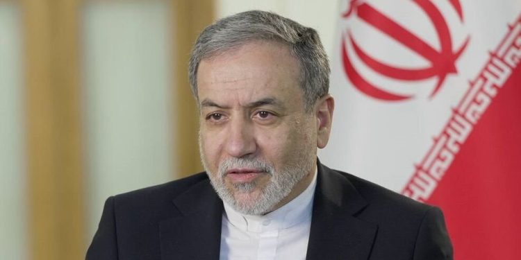 هشدار عراقچی نسبت به هرگونه خطای احتمالی دشمن در خلیج فارس