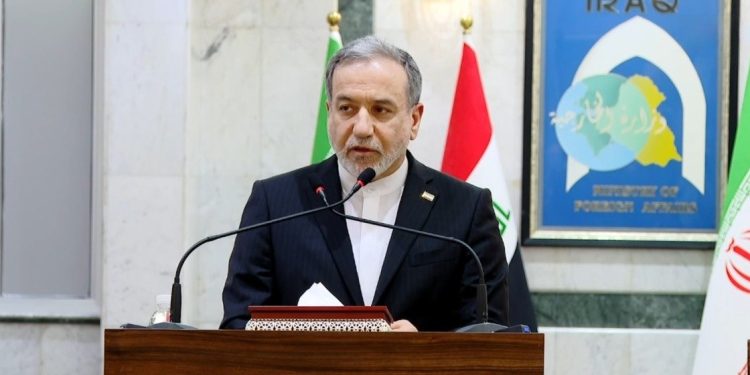 در کنفرانس مطبوعاتی با فؤاد حسین؛عراقچی: به همکاری با عراق ادامه می‌دهیم/ تنگه هرمز تحت مدیریت ایران است