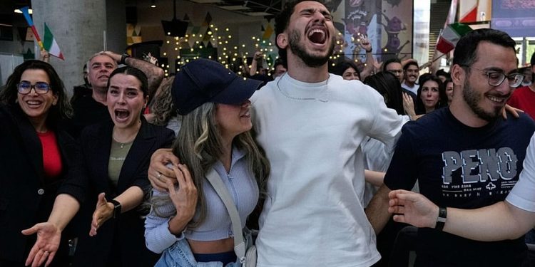 فوتبال، سیاست و آزادی‌های یواشکی؛ روایتی از شب پر حسرت طرفداران تیم ملی فوتبال در تهران و سیاتل