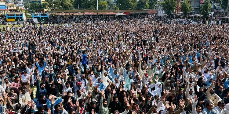 تنش در کشمیر تحت کنترل پاکستان؛ اینترنت قطع و بازداشت‌ها آغاز شد