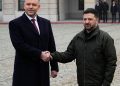 «جنگ نشانها» میان اوکراین و لهستان؛ زلنسکی با پست عادی مدال افتخار را پس فرستاد