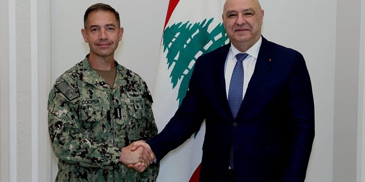 دیدار فرمانده سنتکام با رئیس جمهور لبنان؛ عون: ارتش لبنان تا نقطه صفر مرزی با اسرائیل مستقر می‌‌شود