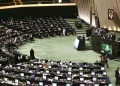 فارس: ۶۲ نماینده از تجمع مقابل مجلس انصراف دادند