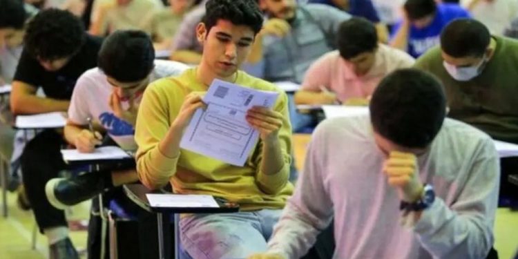 امور اجرایی آموزش و تحصیلات تکمیلی دانشگاه آزاد: زمانبندی جدید امتحانات تا ابتدای هفته آینده ابلاغ میشود/ درباره برگزاری مجازی آزمونها، هنوز تصمیم نهایی اتخاذ نشده