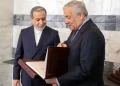 گفت‌وگوی تلفنی وزرای خارجه ایران و ایتالیا/ آنتونیو تایانی: هیچ استفاده‌ای از پایگاه‌های نظامی ما برای حمله به ایران صورت نگرفته و نخواهد گرفت/ هواپیما‌های آمریکایی از خاک ایتالیا به پرواز در نیامده‌اند؛ هرگز مجوزی جهت انجام این عملیات صادر نشده/ عراقچی: ضرورت تکذیب صریح و رسمی اظهارات دبیرکل ناتو از سوی رم
