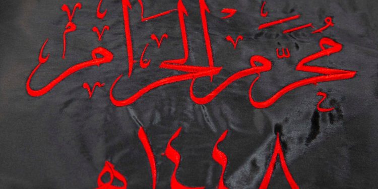 تعویض پرچمهای عتبههای مقدس حسینی و عباسی