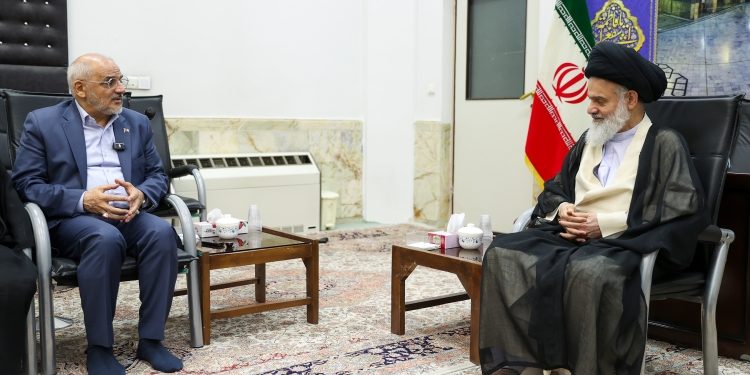 رئیس دفتر رئیس جمهور در دیدار با نایب رئیس مجلس خبرگان: هر منازعه‌ای باید پایان داشته باشد؛ مذاکرات با تعامل و هماهنگی با رهبر انقلاب صورت گرفت / دیپلماسی عزتمندانه، مقتدرانه و مبتنی بر منافع ملی در دستور کار تیم مذاکره کننده است