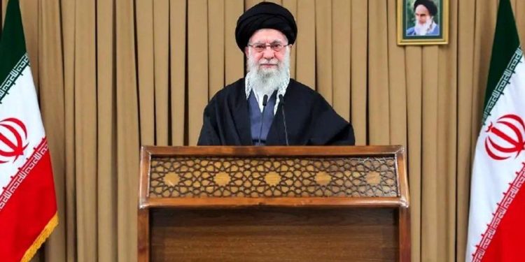 ستاد بزرگداشت عروج رهبر شهید انقلاب: شایعات و برخی گمانه‌زنی‌های رسانه‌ای درباره‌ی مراسم تشییع و تدفین رهبر شهید، فاقد اعتبار است