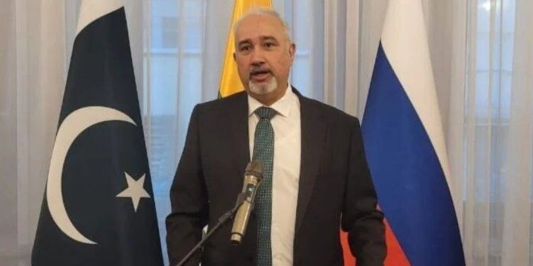 سفیر پاکستان در روسیه: اسلام‌آباد همچنان آماده میانجی‌گری و میزبانی مذاکرات ایران و آمریکا است/ وقتی جهان بسیار نزدیک به تشدید درگیری بود، پاکستان توانست آتش‌بس برقرار کند و آن را چندین بار تمدید کند/ جنگ‌ها راه‌حل مشکلات نیستند، به خصوص وقتی که ۲۲ درصد از منابع انرژی جهان از طریق تنگه هرمز تامین می‌شود