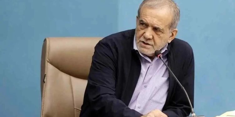 پزشکیان: امروز بیش از هر زمان به مدارا، گفتوگو، تحمل تفاوتها، همبستگی و همکاری نیاز داریم / جامعه با خشم، پرخاش و دوقطبیسازی پیش نمیرود