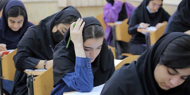 نماینده مجلس: احتمال تغییر در مصوبه تاثیر قطعی معدل در کنکور وجود دارد / داوطلبان باید خود را برای تمامی سناریوها، از جمله تصحیح یا تغییرات احتمالی در نحوه محاسبه یا عدم محاسبه معدل در کنکور، آماده کنند