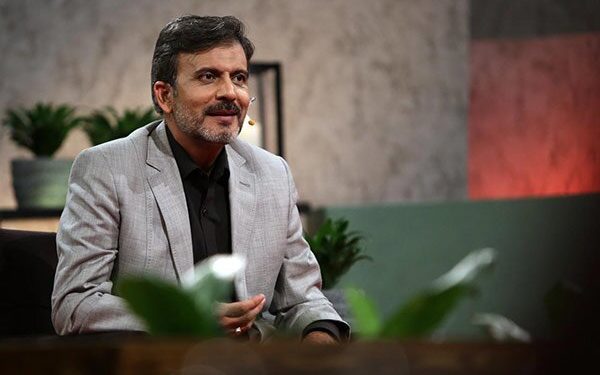 شهیدی فرد، مجری تلویزیون: مردم در میادین شهر می‌گویند جمعیت دو هفته پیش در میادین دو برابر جمعیت کنونی بود / یک عده‌ای [سخنران] در میادین شهر راجع‌به چیز‌هایی صحبت کردند و سند و مدرکی هم برای حرف‌هایشان نداشتند / تصورات و توهماتی را سعی کردند در بین مردم منتشر کنند؛ این برخی‌ها را آزرده کرد /خواهش میکنم دست بردارید