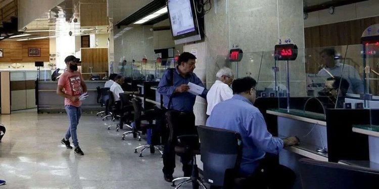 استانداری: تا اطلاع ثانوی ادارات البرز با حداقل ۵۰ درصد کارکنان و به صورت حضوری فعالیت می‌کنند