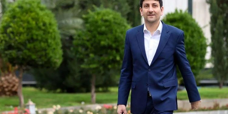 وزیر ارتباطات: عده‌ای حتی مصوبه بازگشت اینترنت به وضعیت قبل از دی ماه را بر نمی‌تابند/ مصوبه ۳۲ بندی مربوط به دسترسی به سکو‌های بین‌المللی که اجرای آن بر عهده مرکز ملی فضای مجازی است، اجرایی نشده