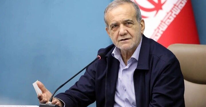پزشکیان: انسجام و همبستگی ملی مهمترین سرمایه کشور در شرایط کنونی است / باید از اختلافات و منازعات سیاسی عبور کنیم / مسیر پیشرفت کشور از میدان دادن به افراد توانمند میگذرد؛ نباید فرصت خدمت به دلیل نگاههای محدودکننده از افراد شایسته سلب شود