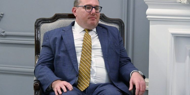 کاردار سفارت امریکا در بغداد: به طور فشرده با دولت الزیدی همکاری میکنیم