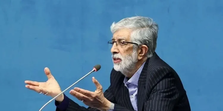 حداد عادل: رهبر انقلاب در بند اول بیانیه خود می‌گویند مسئولانی که در مسیر رسیدن به این مرحله تلاش کردند، حسن نظر دارند، یعنی اگر کسانی مسئولان در حال مذاکره را خائن و وطن فروش بنامند، منطبق با نظر ایشان نیست/ رهبر انقلاب مذاکره را نفی نکردند/ نباید مزخرفات ترامپ جهت مصرف داخلی را برای اینکه بر سر نیرو‌های داخلی بزنیم، خرج کنیم
