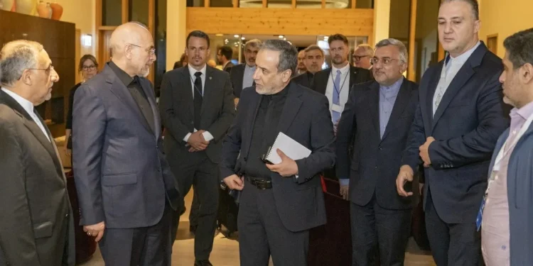 ببینید / حضور هیئت ایران به محل برگزاری مذاکرات چهارجانبه در سوئیس