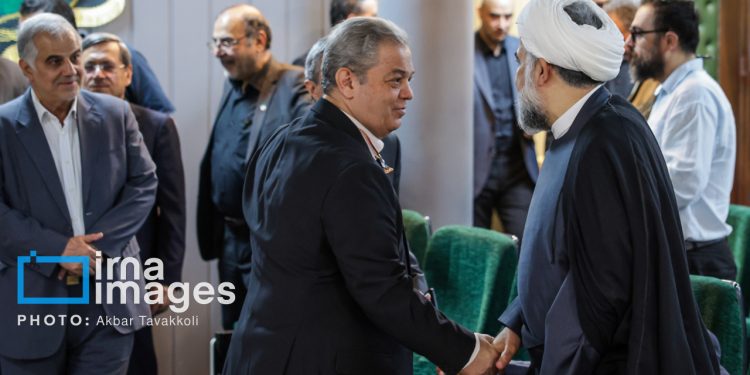 تصاویر: رونمایی از یادنامه شهید «سیدکمال خرازی»